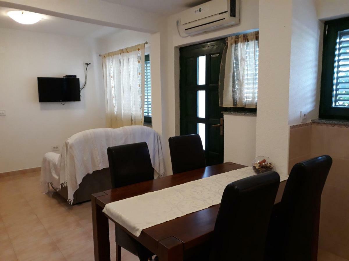 Apartments Jelicic Biograd Na Moru Exterior photo