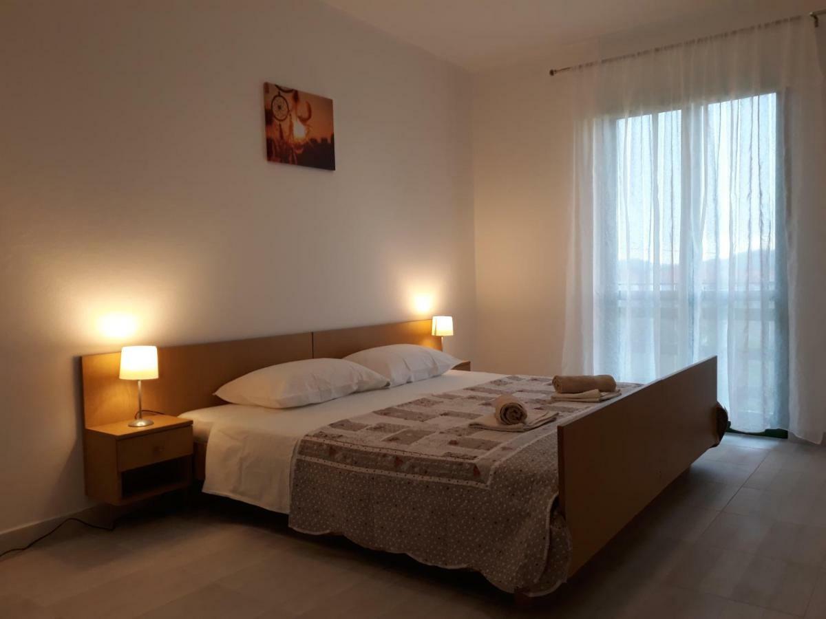 Apartments Jelicic Biograd Na Moru Exterior photo